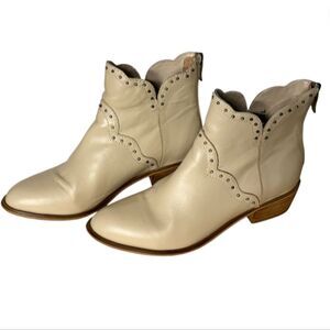 Nine West Cream Leather Studded Ankle Boots 6M Coastal Cowgirl Western Booties